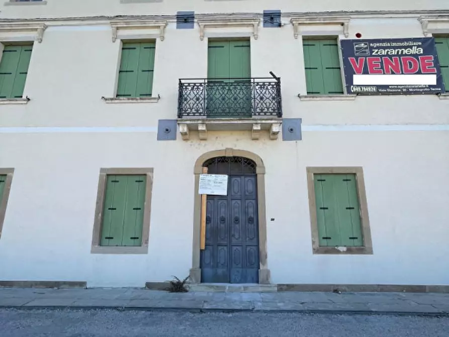 Immagine 13 di Appartamento in vendita  in Via Terme 78 a Battaglia Terme