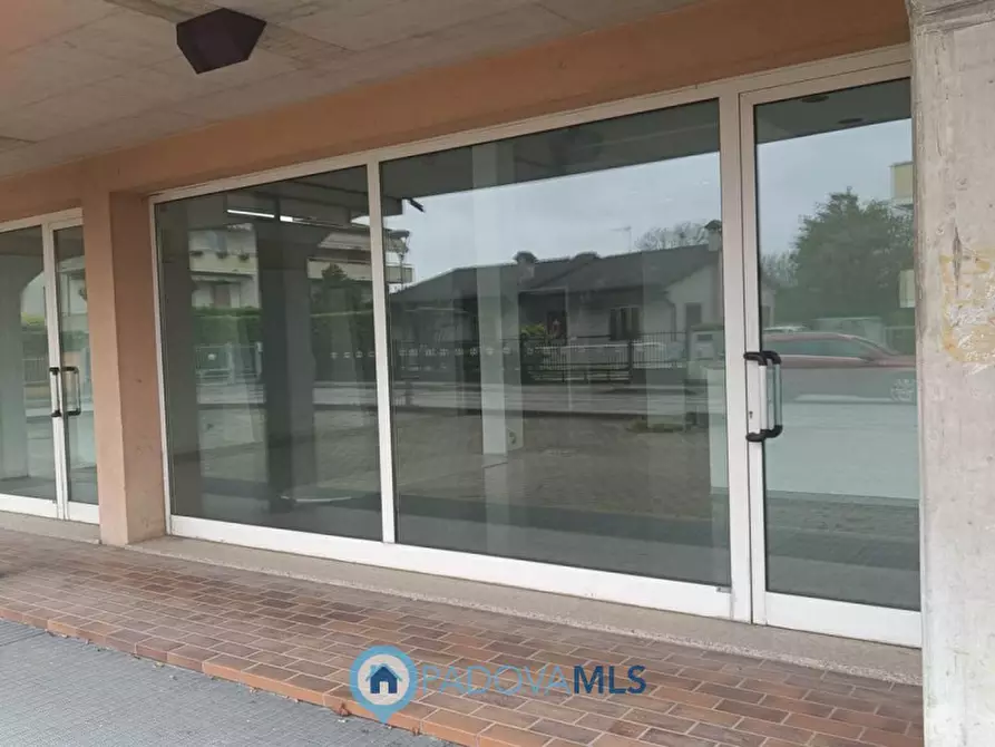 Immagine 2 di Negozio in vendita  in Via San Francesco a Casalserugo