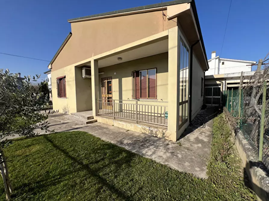 Immagine 1 di Casa indipendente in vendita  in via pastrengo, 16 a Legnago