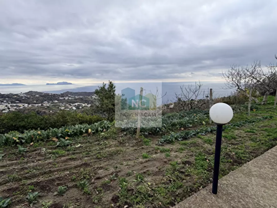 Immagine 1 di Casa indipendente in vendita  in piazza iv novembre a Serrara Fontana