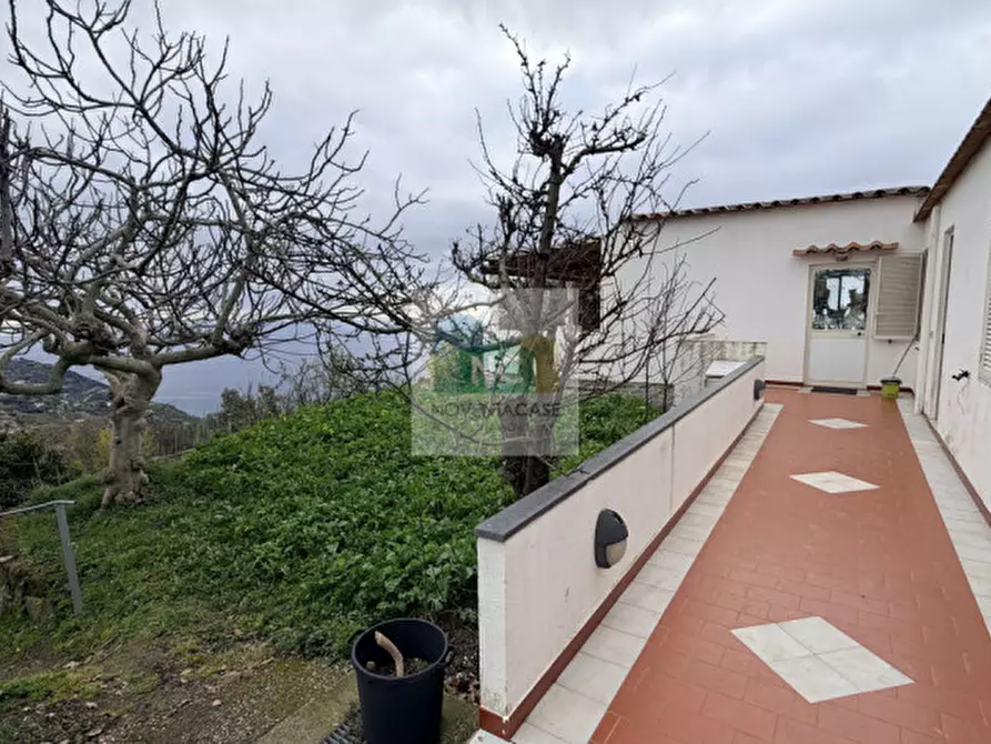 Immagine 2 di Casa indipendente in vendita  in piazza iv novembre a Serrara Fontana