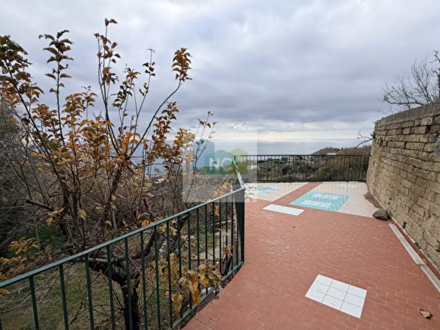 Immagine 12 di Casa indipendente in vendita  in piazza iv novembre a Serrara Fontana