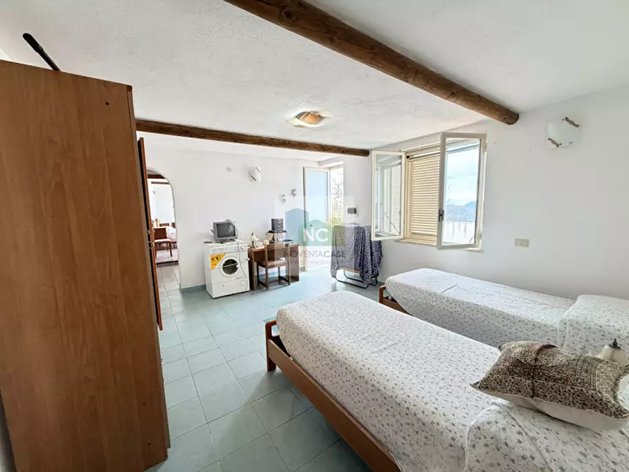 Immagine 14 di Casa indipendente in vendita  in piazza iv novembre a Serrara Fontana