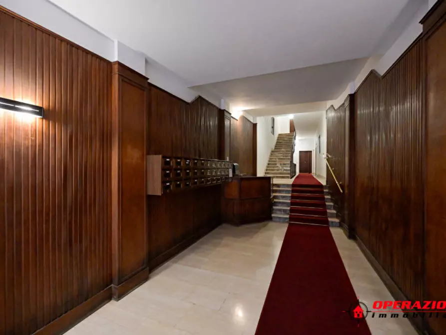 Immagine 2 di Appartamento in vendita  in Via Pompeo Trogo a Roma