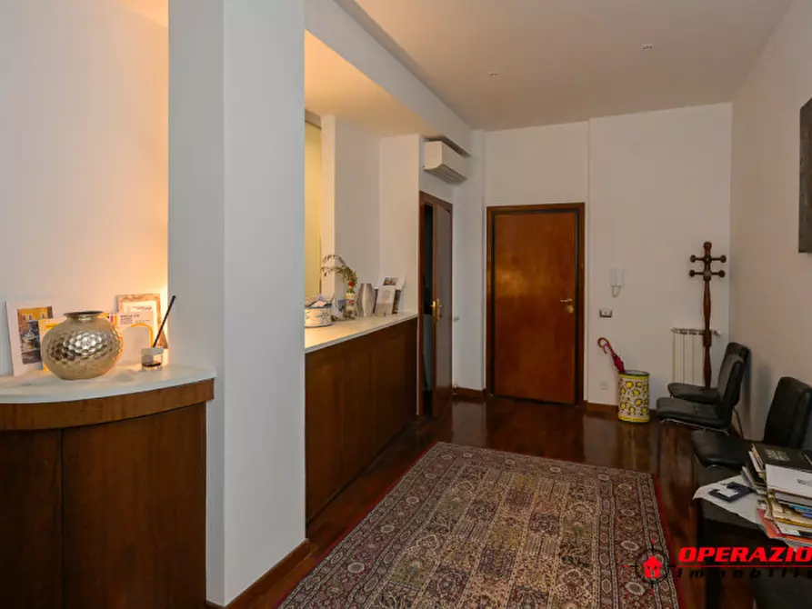 Immagine 3 di Appartamento in vendita  in Via Pompeo Trogo a Roma