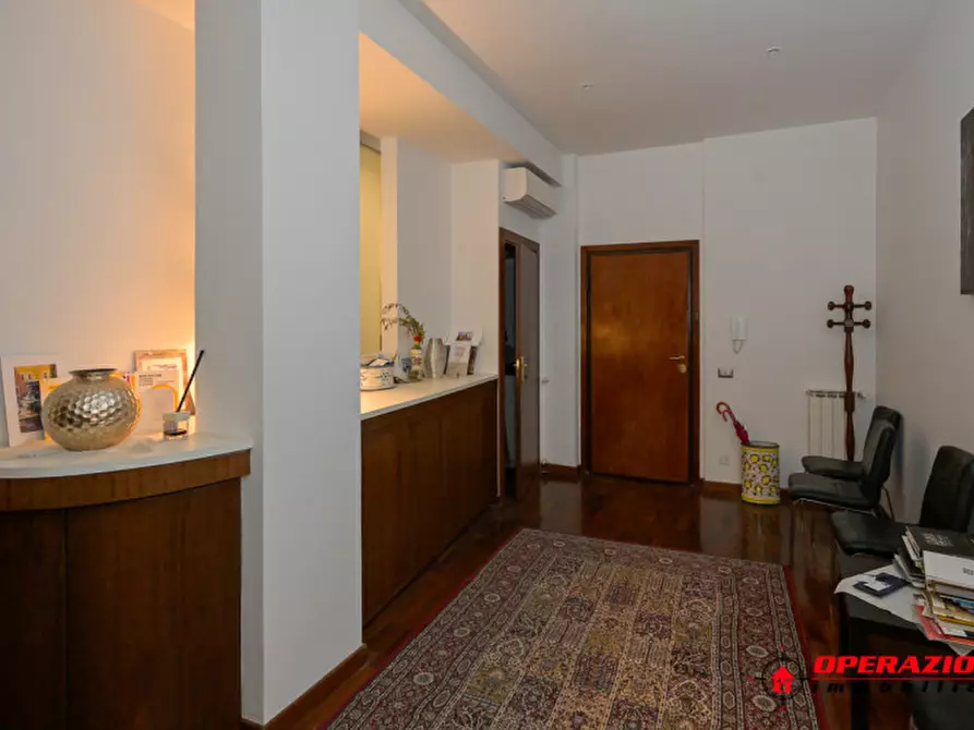 Immagine 4 di Appartamento in vendita  in Via Pompeo Trogo a Roma