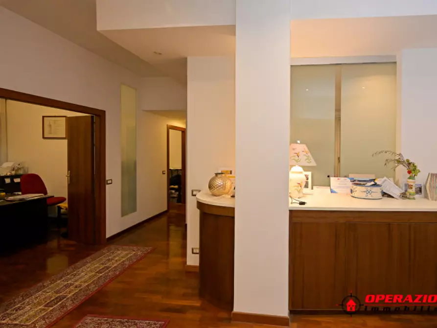 Immagine 5 di Appartamento in vendita  in Via Pompeo Trogo a Roma