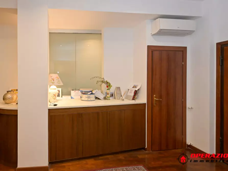 Immagine 6 di Appartamento in vendita  in Via Pompeo Trogo a Roma