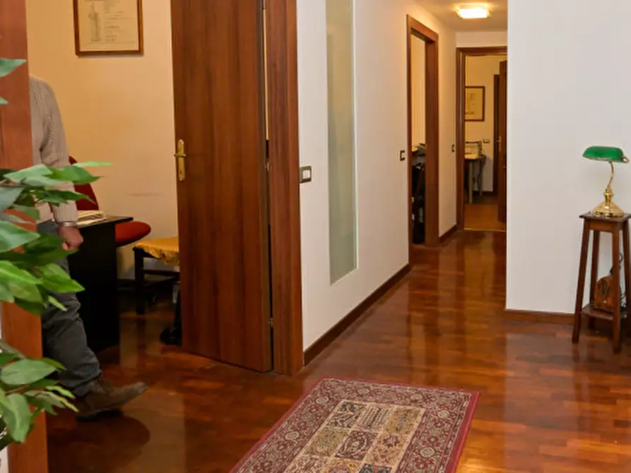 Immagine 8 di Appartamento in vendita  in Via Pompeo Trogo a Roma