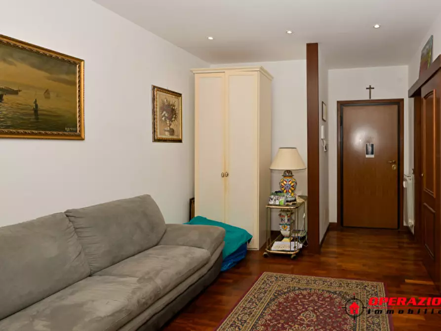 Immagine 9 di Appartamento in vendita  in Via Pompeo Trogo a Roma