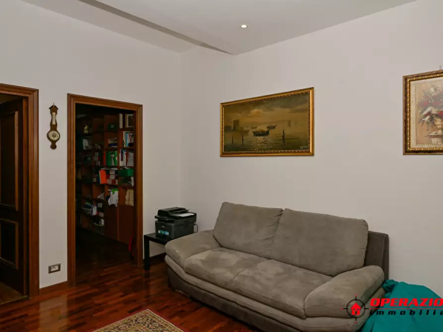 Immagine 10 di Appartamento in vendita  in Via Pompeo Trogo a Roma