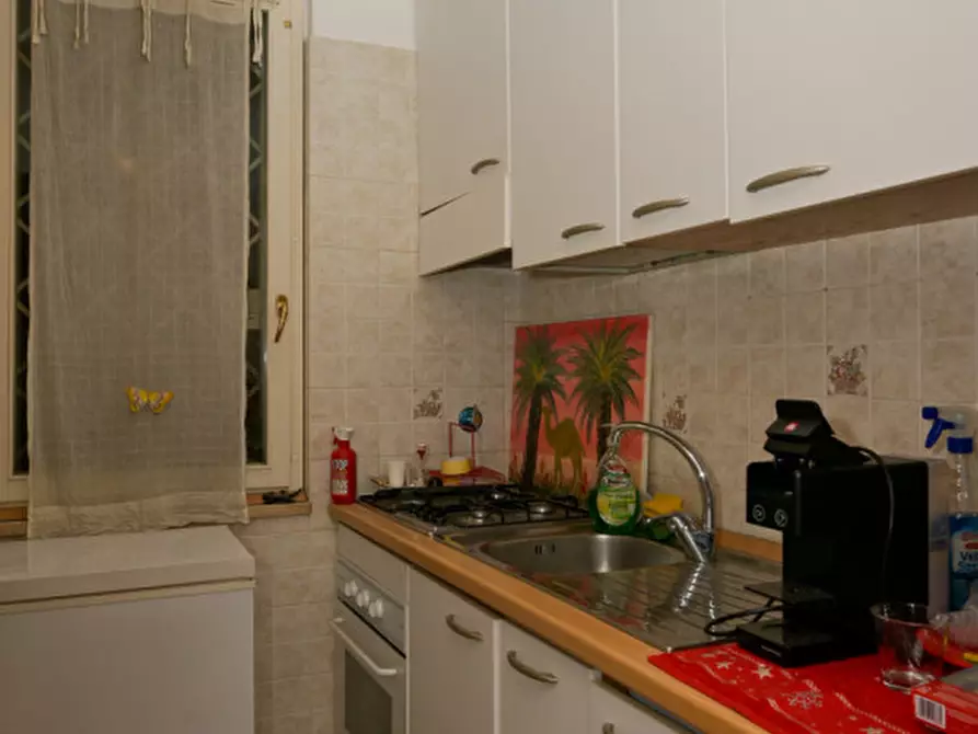 Immagine 11 di Appartamento in vendita  in Via Pompeo Trogo a Roma