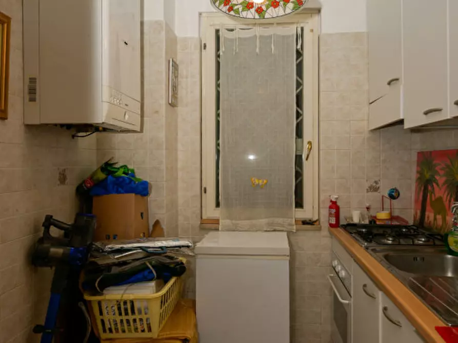 Immagine 12 di Appartamento in vendita  in Via Pompeo Trogo a Roma