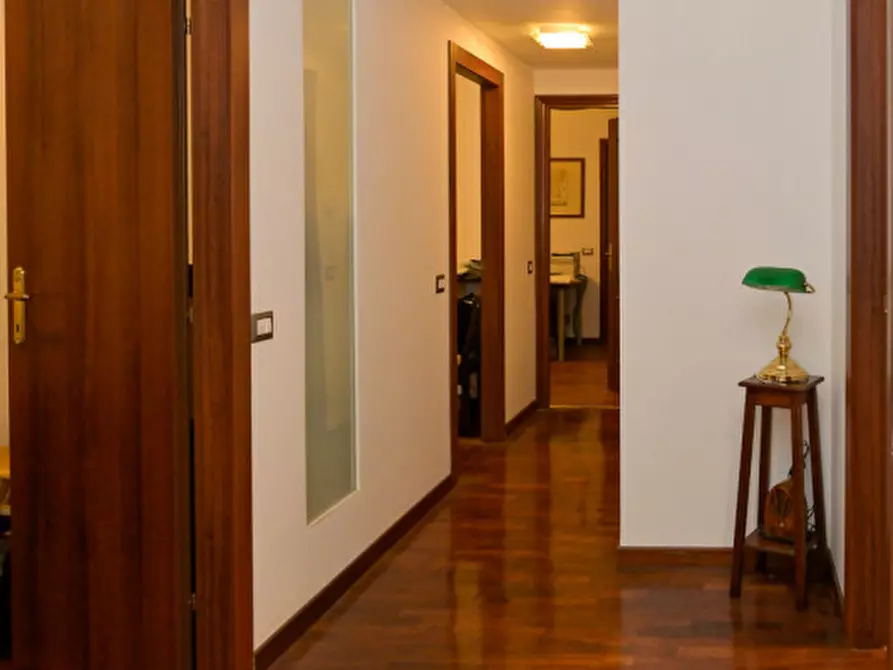 Immagine 13 di Appartamento in vendita  in Via Pompeo Trogo a Roma