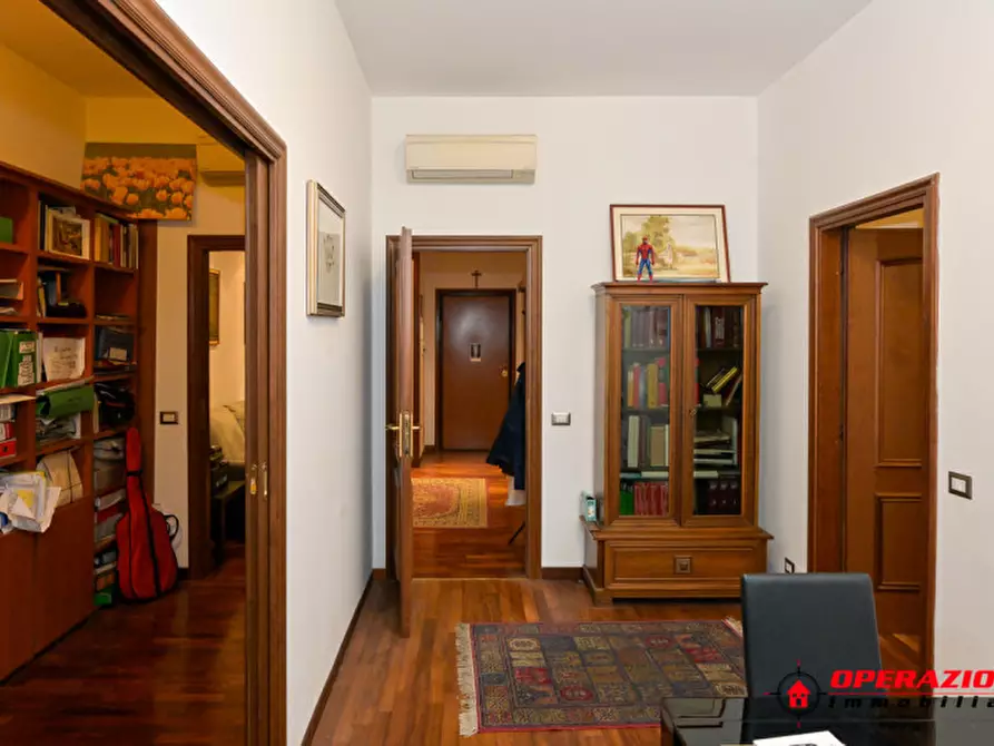 Immagine 14 di Appartamento in vendita  in Via Pompeo Trogo a Roma