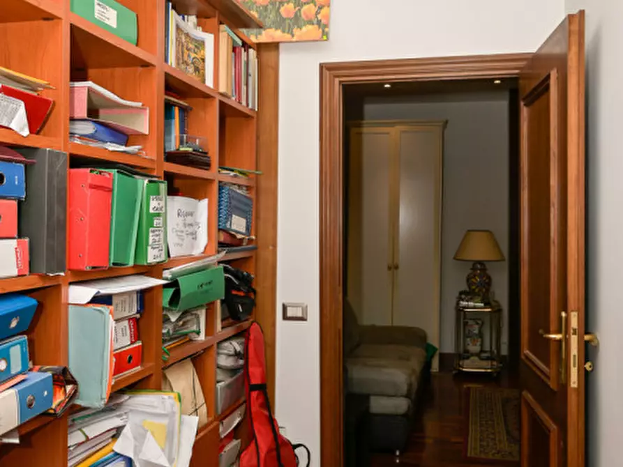 Immagine 18 di Appartamento in vendita  in Via Pompeo Trogo a Roma