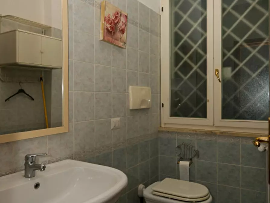 Immagine 22 di Appartamento in vendita  in Via Pompeo Trogo a Roma