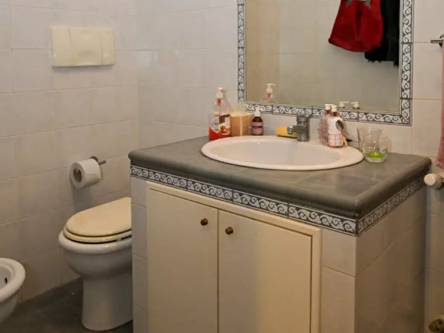 Immagine 23 di Appartamento in vendita  in Via Pompeo Trogo a Roma