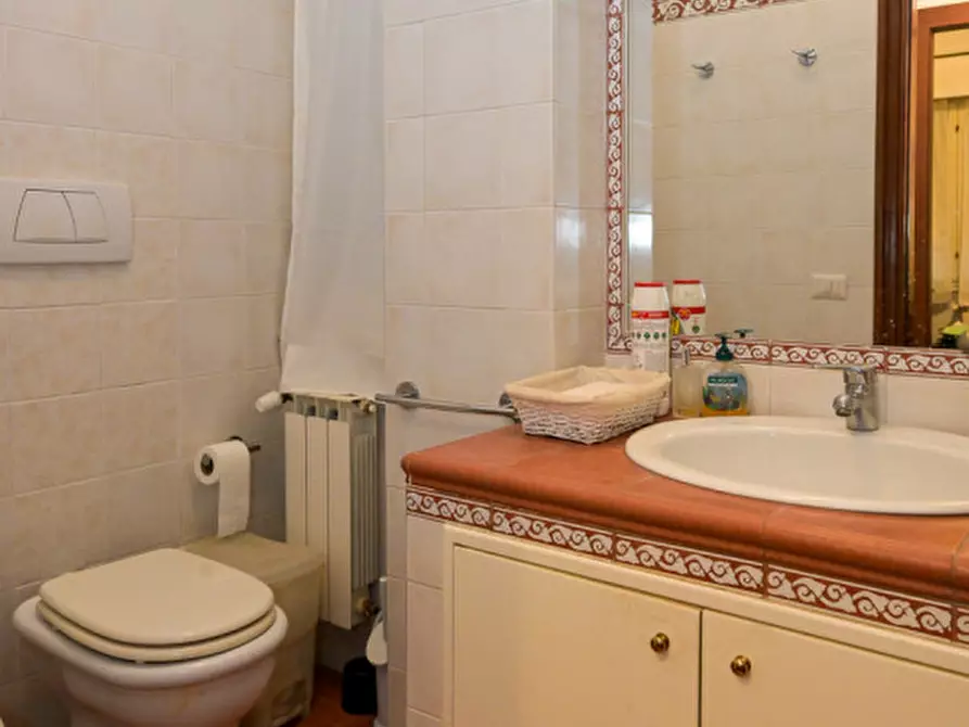 Immagine 25 di Appartamento in vendita  in Via Pompeo Trogo a Roma