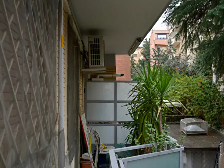 Immagine 32 di Appartamento in vendita  in Via Pompeo Trogo a Roma