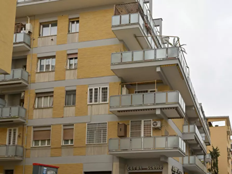 Immagine 34 di Appartamento in vendita  in Via Pompeo Trogo a Roma