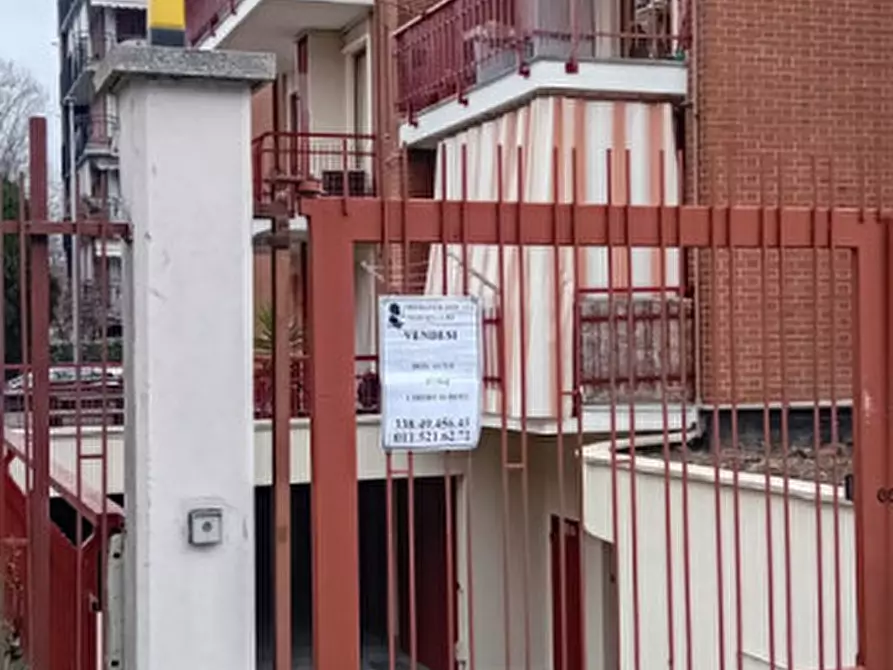 Immagine 1 di Garage in vendita  in Via Vistrorio 84 a Torino