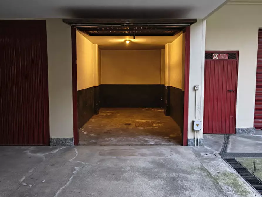 Immagine 5 di Garage in vendita  in Via Vistrorio 84 a Torino