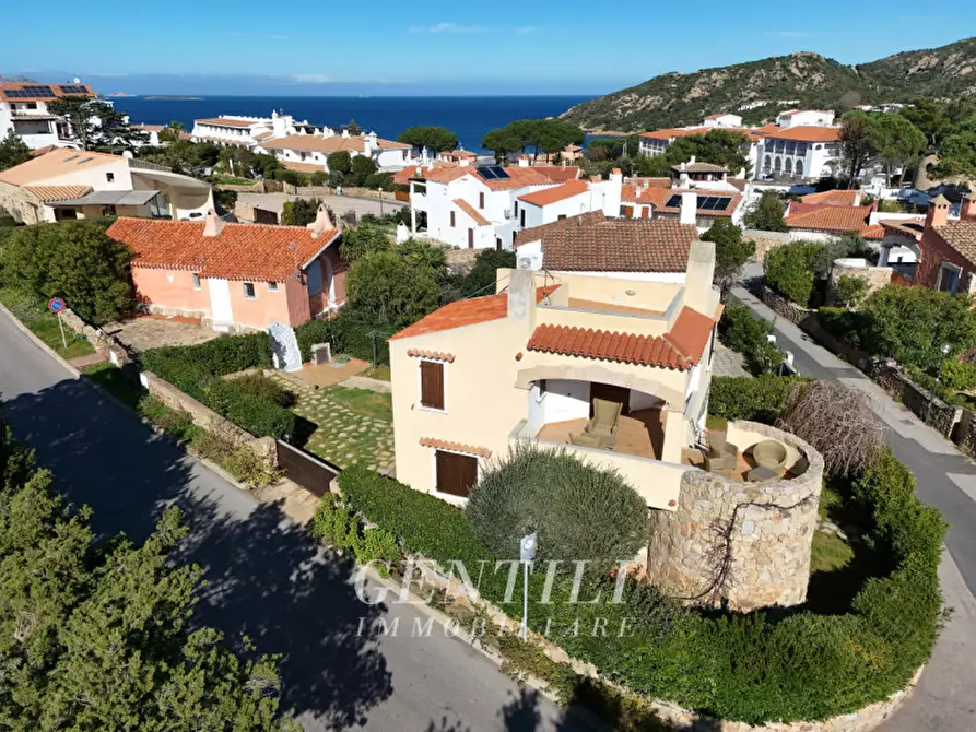 Immagine 1 di Villa in vendita  in Via del Tiglio a Arzachena