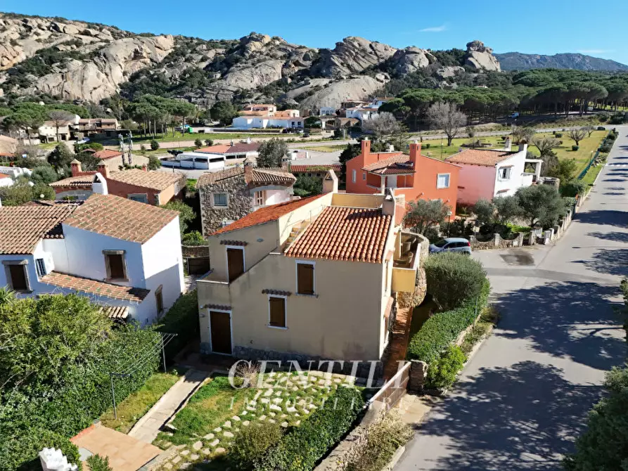 Immagine 35 di Villa in vendita  in Via del Tiglio a Arzachena