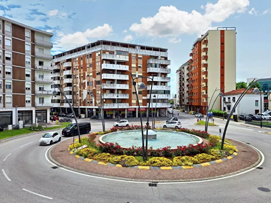 Immagine 11 di Ufficio in vendita  in Largo Anconetta, N. 5 a Monfalcone