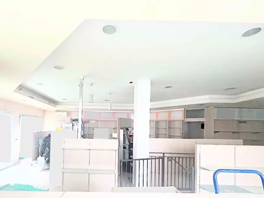 Immagine 1 di Negozio in affitto  in Viale Giacomo Matteotti a Forli'