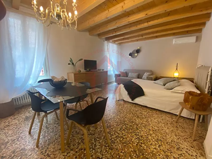 Immagine 1 di Loft/Open space in vendita  in Vicolo Bonamigo a Bassano Del Grappa