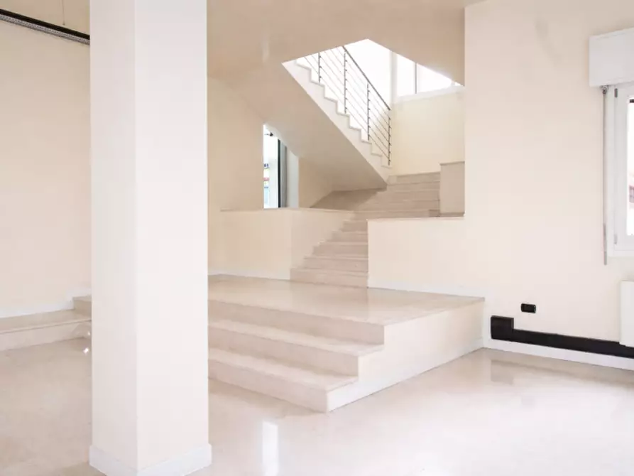 Immagine 7 di Loft/Open space in vendita  in Viale verona 43 a Vicenza