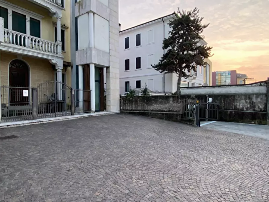 Immagine 11 di Loft/Open space in vendita  in Viale verona 43 a Vicenza