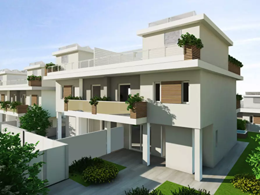 Immagine 1 di Villa in vendita  in via Zoccoli a Salerno