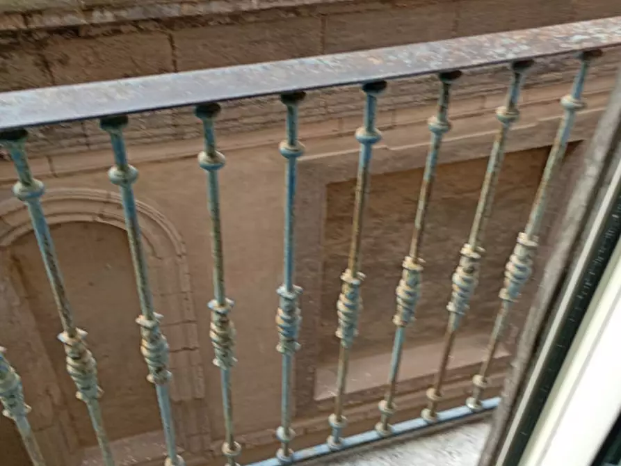 Immagine 15 di Camera in affitto  in via giovanni paladino 4 a Napoli