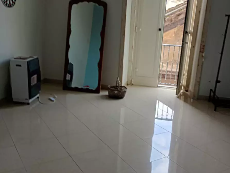 Immagine 23 di Camera in affitto  in via giovanni paladino 4 a Napoli