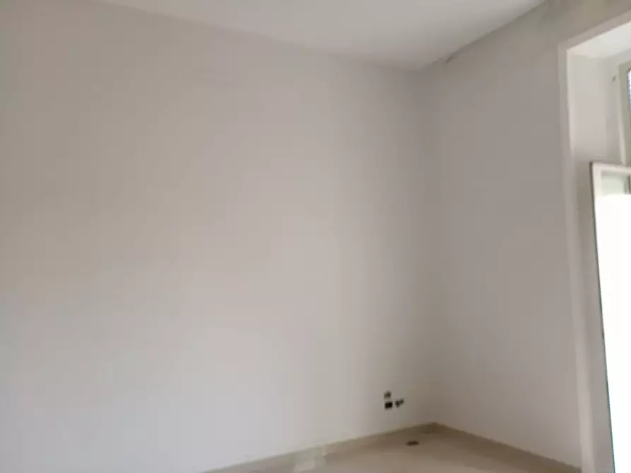 Immagine 39 di Camera in affitto  in via giovanni paladino 4 a Napoli