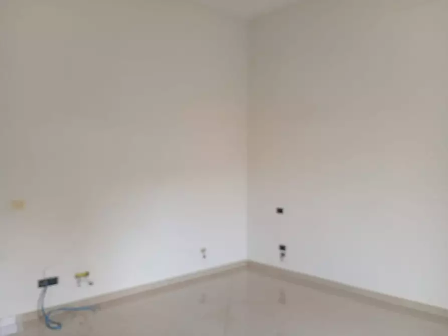 Immagine 40 di Camera in affitto  in via giovanni paladino 4 a Napoli