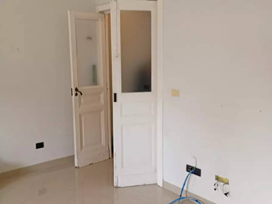 Immagine 46 di Camera in affitto  in via giovanni paladino 4 a Napoli
