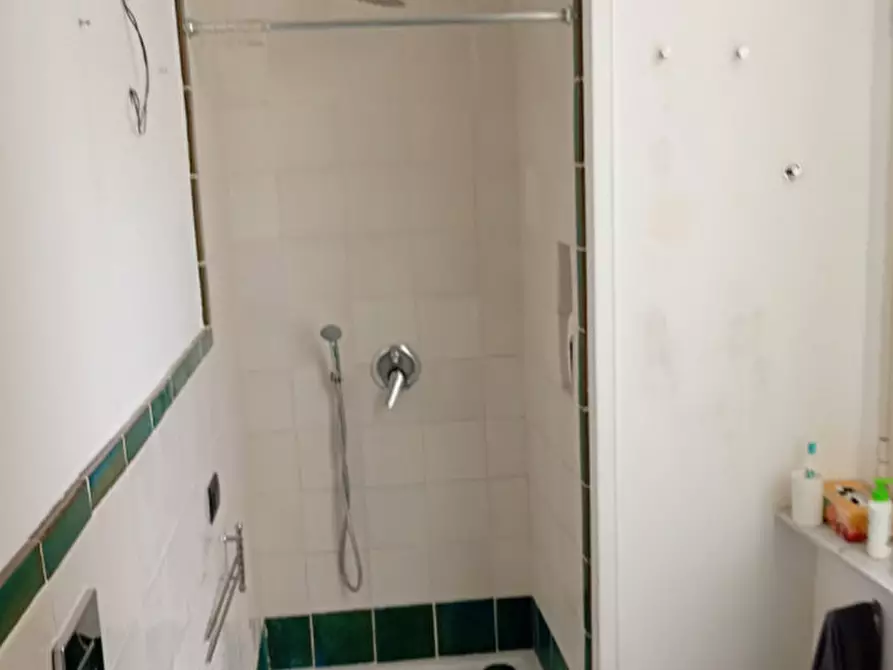 Immagine 48 di Camera in affitto  in via giovanni paladino 4 a Napoli