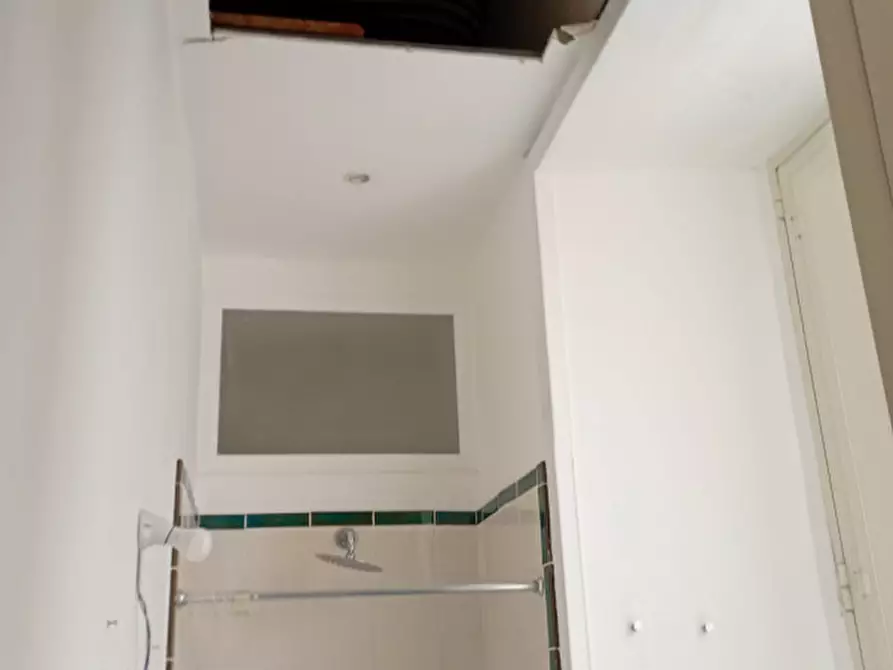 Immagine 50 di Camera in affitto  in via giovanni paladino 4 a Napoli