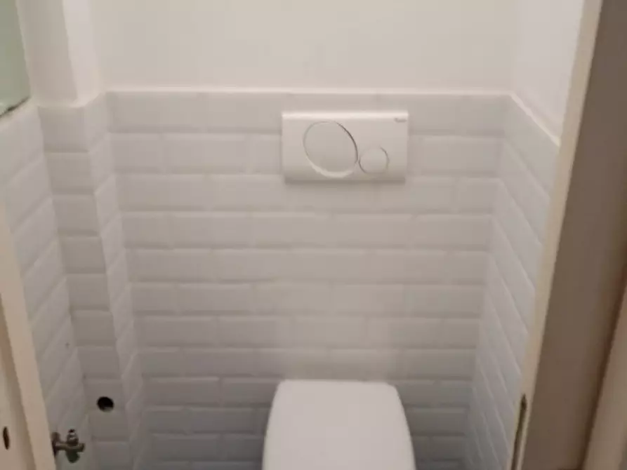 Immagine 52 di Camera in affitto  in via giovanni paladino 4 a Napoli