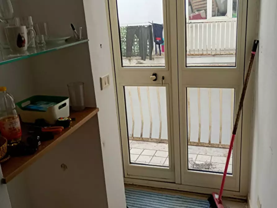 Immagine 55 di Camera in affitto  in via giovanni paladino 4 a Napoli