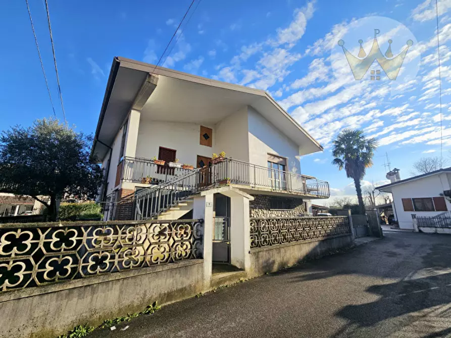 Immagine 1 di Casa indipendente in vendita  in Via Ippolito Nievo 19 a Cormons