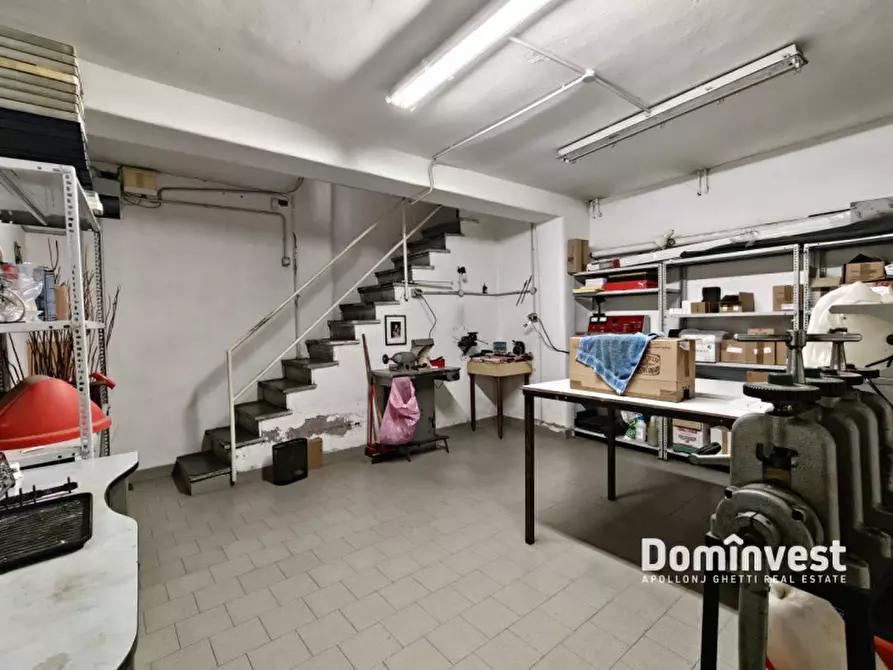 Immagine 14 di Negozio in vendita  in Via Giacinto Pullino a Roma