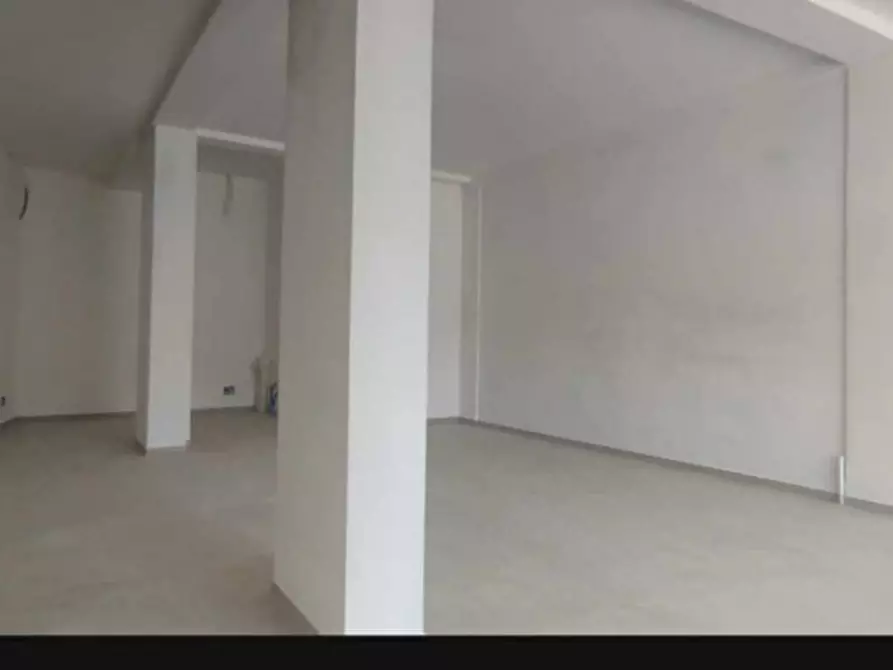 Immagine 5 di Attività commerciale in affitto  a Santarcangelo Di Romagna