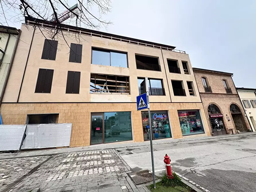 Immagine 11 di Attività commerciale in affitto  a Santarcangelo Di Romagna