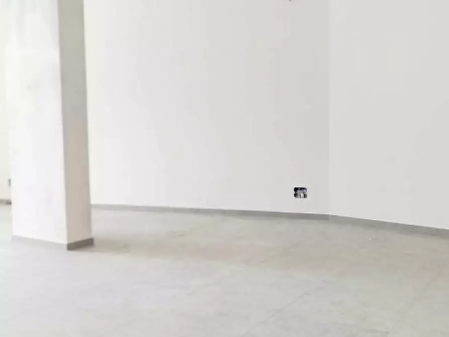 Immagine 22 di Attività commerciale in affitto  a Santarcangelo Di Romagna