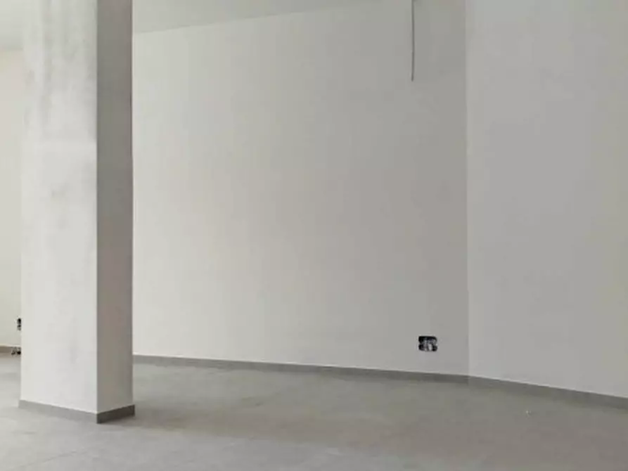 Immagine 23 di Attività commerciale in affitto  a Santarcangelo Di Romagna